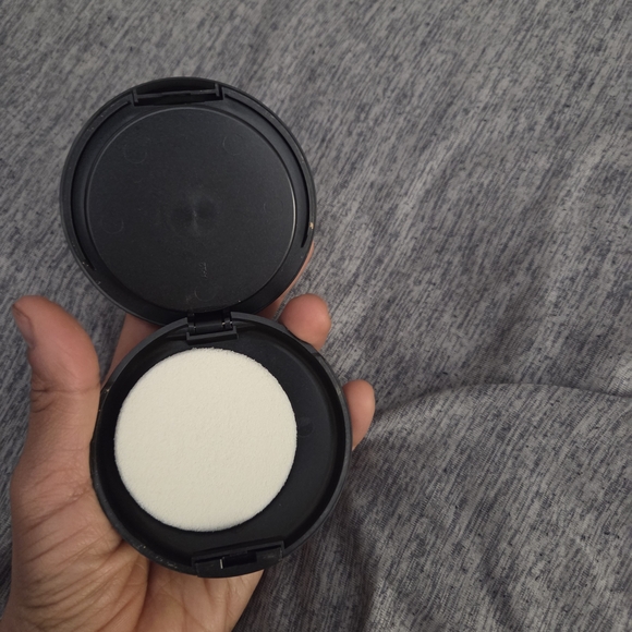Mac Matte Fix Powder + Foundation - Picture 5 of 5